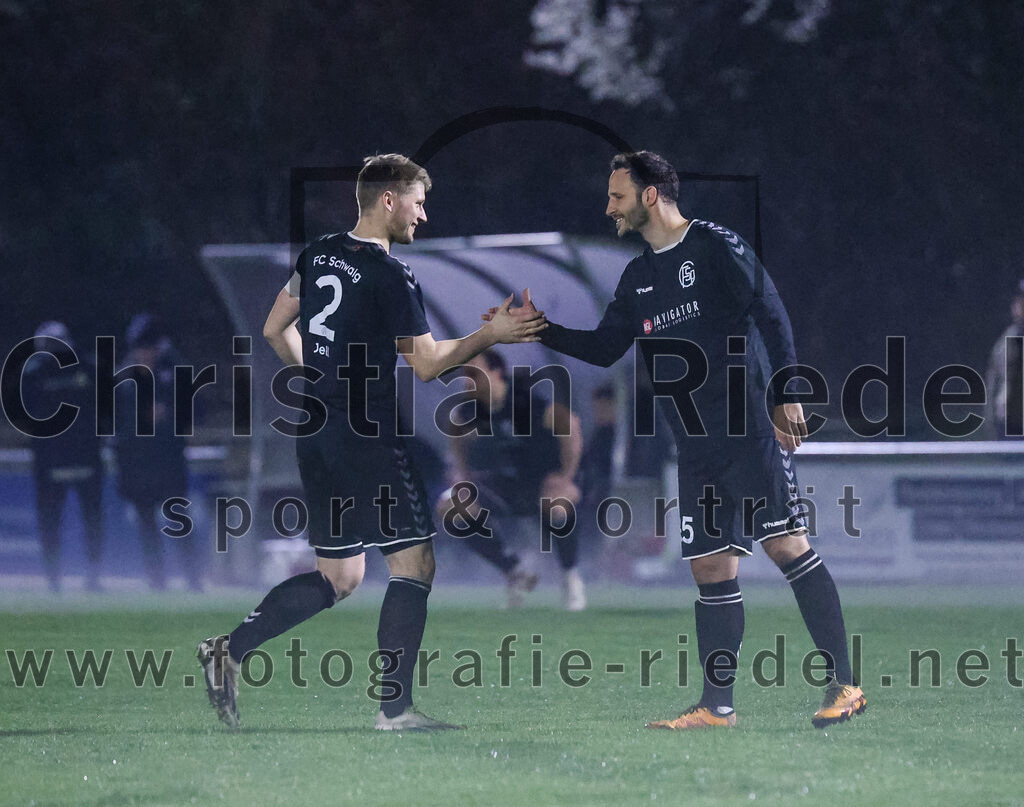 2024-03-15_008_FC_Schwaig_gegen_1_FC_Garmisch-Partenkirchen | Oberding, Deutschland, 15.03.2024:
Fußball, Landesliga Südost 2023 / 2024, 25. Spieltag, FC Schwaig gegen 1. FC Garmisch-Partenkirchen, Endergebnis: 4:0

Tobias Jell (FC Schwaig, #2), Nils Ehret (FC Schwaig, #25)

Foto: Christian Riedel / fotografie-riedel.net