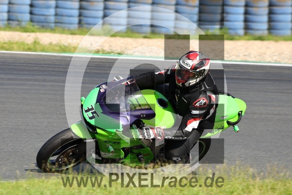 0035-20240608_13449 | Schöne Erinnerungen an spannende Momente - das festzuhalten ist unser Job. PIXELrace.de ist seit 2003 auf den Rennstrecken Europas unterwegs um die Action draußen beim Fahren und die wunderbare Stimmung imm Fahrerlager für euch einzufangen.