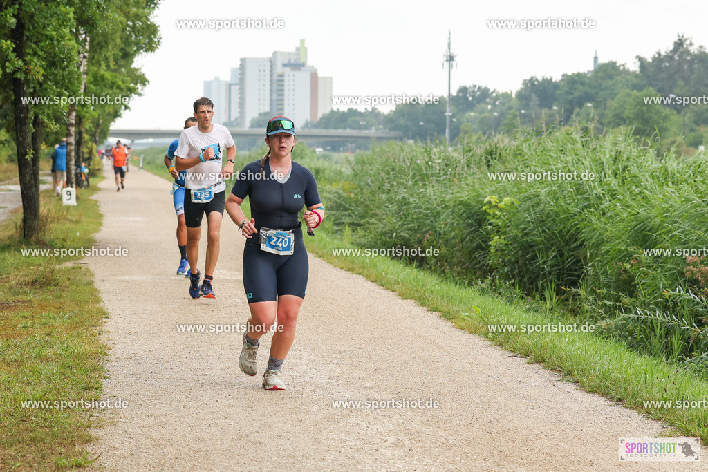 LUR_1809 | 34. M-net Erlanger Triathlon 2025 #erlangertriathlon  #mnettriathlon2025 #mnettriathlon #team #olympischedistanz #mitteldistanz #triathlon #maindonaukanal  #erlangertriathlon2025 #yourpictrs #tv1848 #tv1848erlangen  #triathlonbayern #sportinerlangen #demsportverbunden #sportshot_your_pictrs Copyright: www.sportshot.de