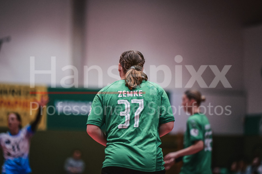 Handball, 2. Bundesliga Frauen, SV Werder Bremen - TuS Lintfort | v.li.: Benita Zemke (SV Werder Bremen, 37) Portrait, Nahaufnahme, Einzelfoto, Einzelbild