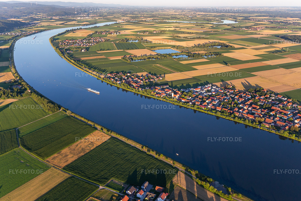 Luftbild: Friesheim im Ortsteil Friesheim in Barbing im Bundesland Bayern in Deutschland. Foto: IMG_133303.jpg vom 03.07.2022 durch Werner Riehm/FLY-FOTO.deGemeinde Barbing | Gemeinde Barbing