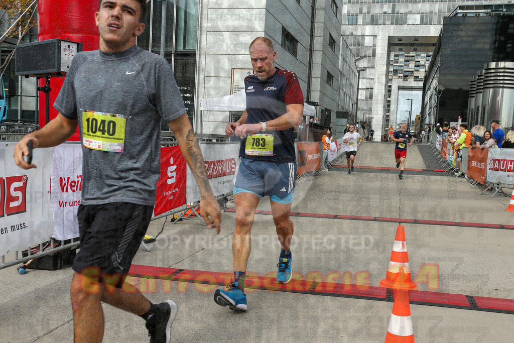 250920_1323_EX1_4260 | Sportfotografie im Rhein-Sieg Kreis, Köln, Bonn, NRW, Rheinland Pfalz, Hessen, etc. Unser Tätigkeitsfeld umfasst den Laufsport vom Volkslauf über den Marathon, Duathlon, Triathon bis zum Ultralauf wie Kölnpfad Ultra oder Schindertrail.