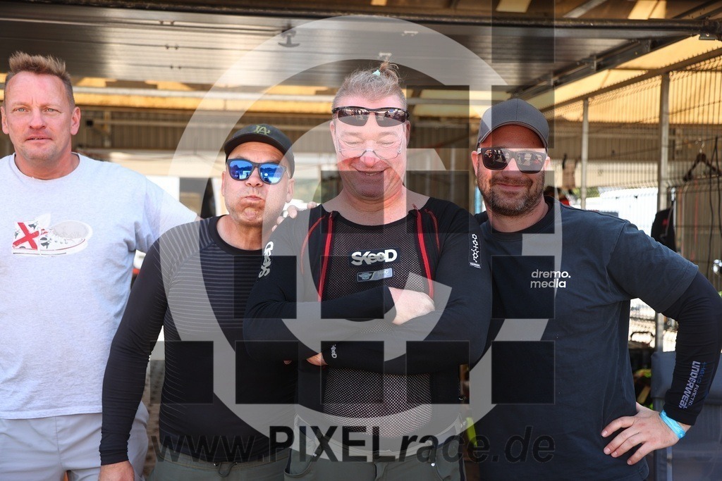 teams-20240905_04791 | Schöne Erinnerungen an spannende Momente - das festzuhalten ist unser Job. PIXELrace.de ist seit 2003 auf den Rennstrecken Europas unterwegs um die Action draußen beim Fahren und die wunderbare Stimmung imm Fahrerlager für euch einzufangen.