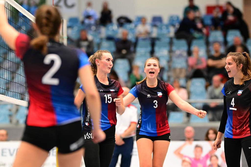 Volleyball I Frauen I Saison 2024-2025 I Regionalliga Nord I VT Hamburg - VSG Lübeck | Der Sportfotograf. - Realisiert mit Pictrs.com