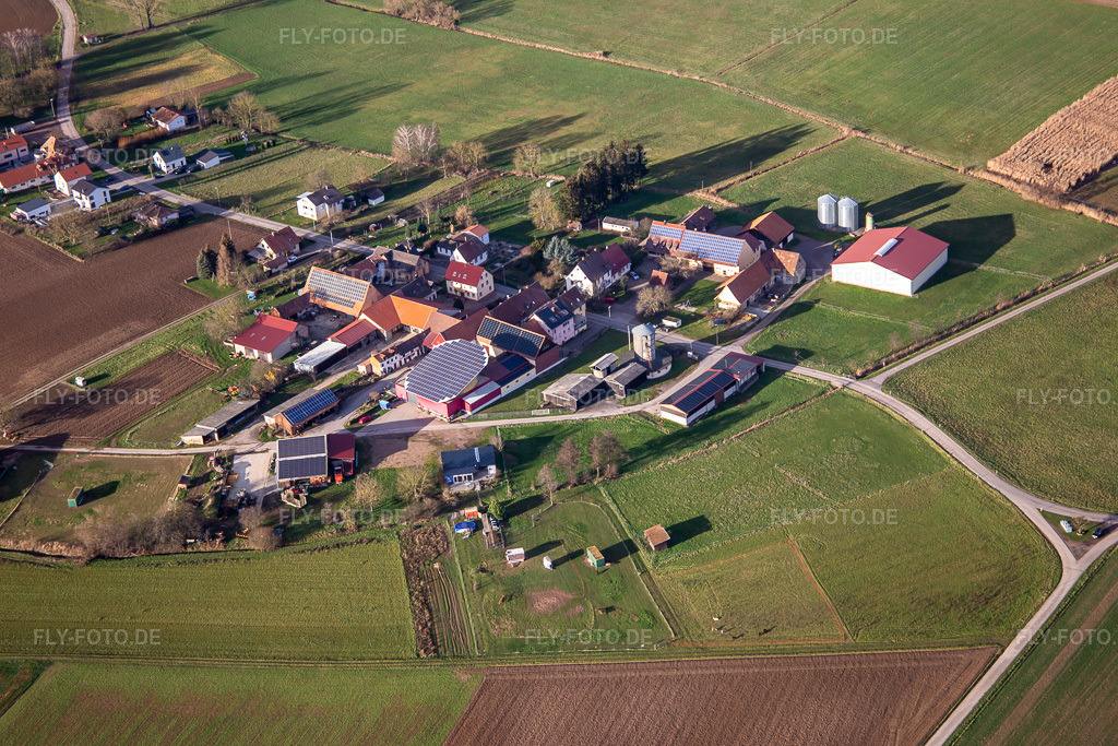 Luftbild: Solardrehdach des Weingut Schowalter im Ortsteil Deutschhof in Kapellen-Drusweiler im Bundesland Rheinland-Pfalz in Deutschland. Foto: IMG_135681.jpg vom 03.01.2023 durch Werner Riehm/FLY-FOTO.de