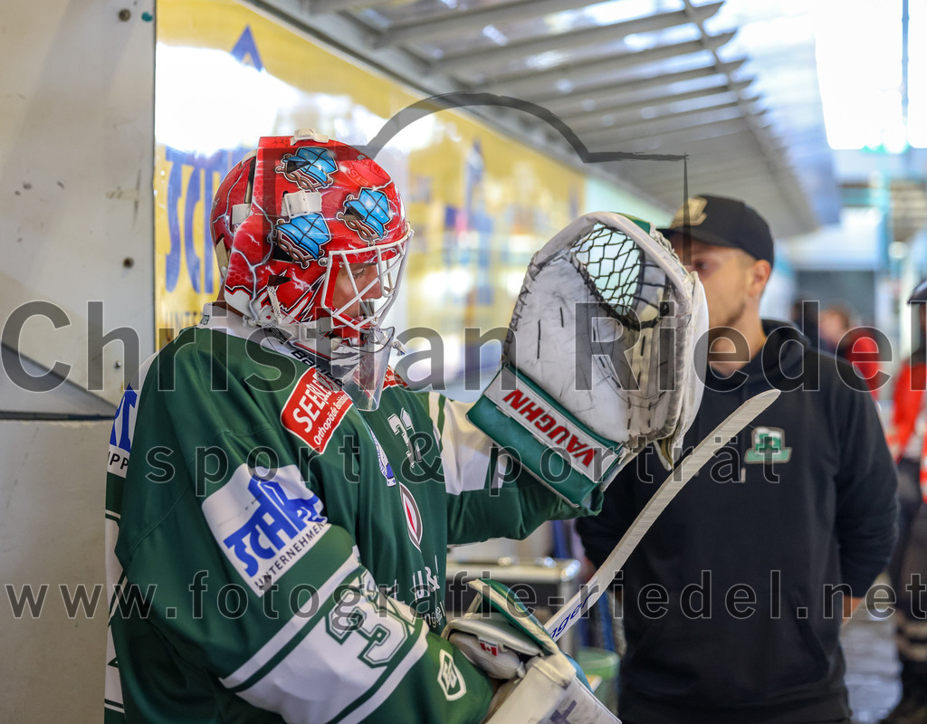2023-09-10_004_TSV_Erding_gegen_EHC_Klostersee | Erding, Deutschland, 10.09.2023:
Eishockey, Bayernliga 2023 / 2024, Testspiel, TSV Erding gegen EHC Klostersee, Endergebnis: 10:1

Torwart Dimitri Pätzold (Erding Gladiators, #32)

Foto: Christian Riedel / fotografie-riedel.net
