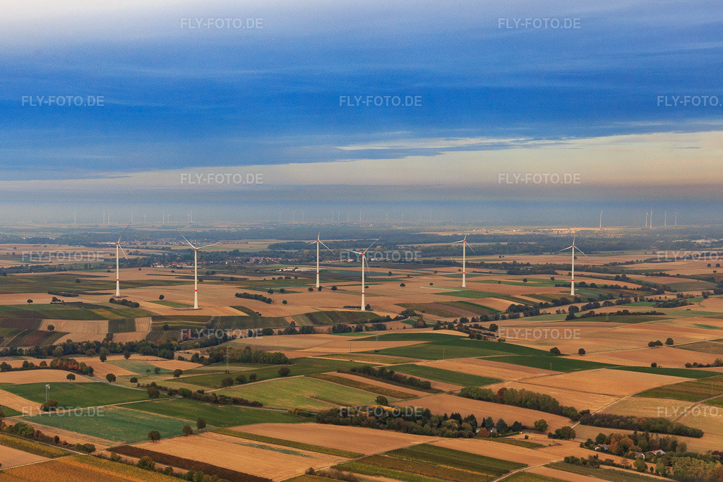 Luftbild: Windpark der EnBW - Windenergieanlage mit 6 Windrädern aus Südwesten in Freckenfeld im Bundesland Rheinland-Pfalz in Deutschland. Foto: IMG_112059.jpg vom 11.10.2018 durch Werner Riehm/FLY-FOTO.deKununu