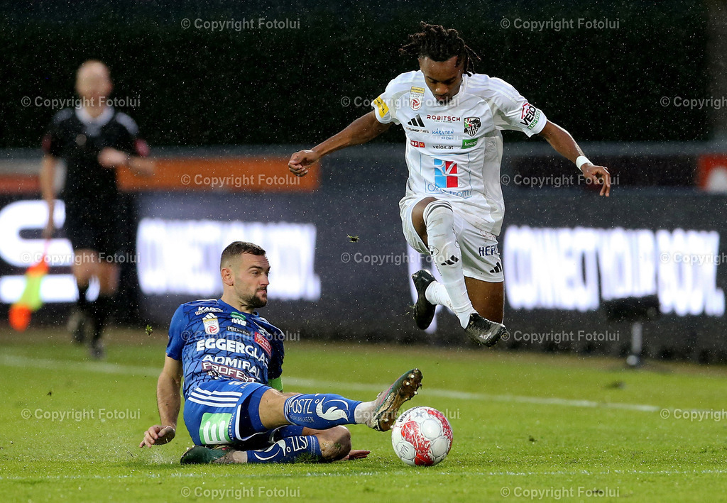 A_LUI_05102024-0007 | SPORT FUSSBALL ADMIRAL BUNDESLIGA RZ PELLETS WAC-TSV HARTBERG 05.10.2024 IM BILD: THIERNO BALLO (WAC) UND JUERGEN HEIL (HARTBERG) FOTO:FOTOLUI/MW