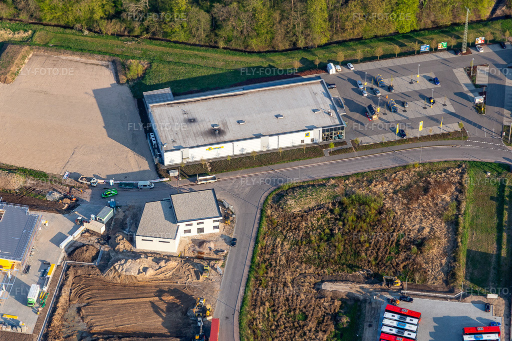 Luftbild: EDEKA Burger in Kandel im Bundesland Rheinland-Pfalz in Deutschland. Foto: IMG_126485.jpg vom 20.04.2021 durch Werner Riehm/FLY-FOTO.deWWW.EDEKA.DE