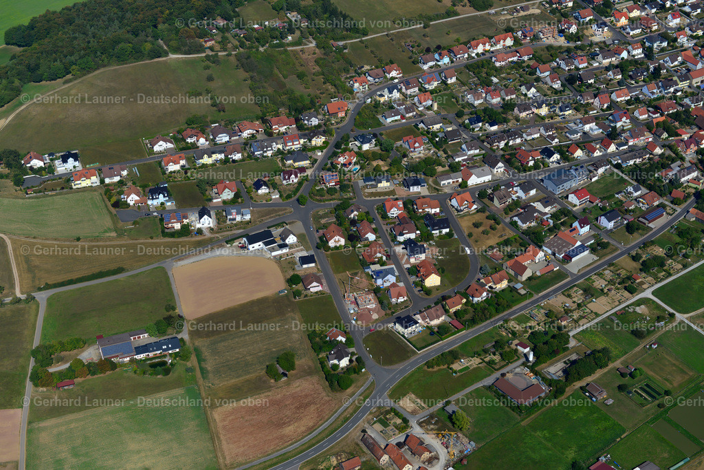 3650636 | GREUßENHEIM 13.09.2016 Ortsansicht der Straßen und Häuser der Wohngebiete in Greußenheim im Bundesland Bayern, Deutschland // Town View of the streets and houses of the residential areas in Greußenheim in the state Bavaria, Germany Foto: Gerhard Launer