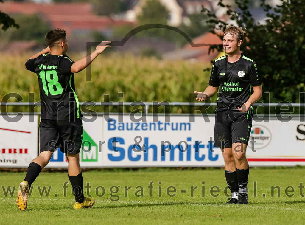 2023-09-17_090_SpVgg_Neuching_gegen_FC_Langenpreising | Neuching, Deutschland, 17.09.2023:
Fußball, A-Klasse 2023 / 2024, 7. Spieltag, SpVgg Neuching gegen SpVgg Langenpreising, Endergebnis: 5:1

Jubel nach dem 4:1 durch Johannes Graf (SpVgg Neuching, #8), Antonio Zuparic (SpVgg Neuching, #18)

Foto: Christian Riedel / fotografie-riedel.net