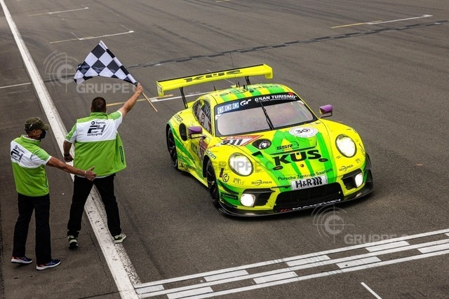 24hNbr21_127970TU_ES | ADAC TOTAL 24h Nürburgring 2021 - Foto: Gruppe C Photography; #911 Porsche 911 GT3 R, Manthey Racing: Matteo Cairoli, Lars Kern, Michael Christensen, Kevin Estre - Realisiert mit Pictrs.com