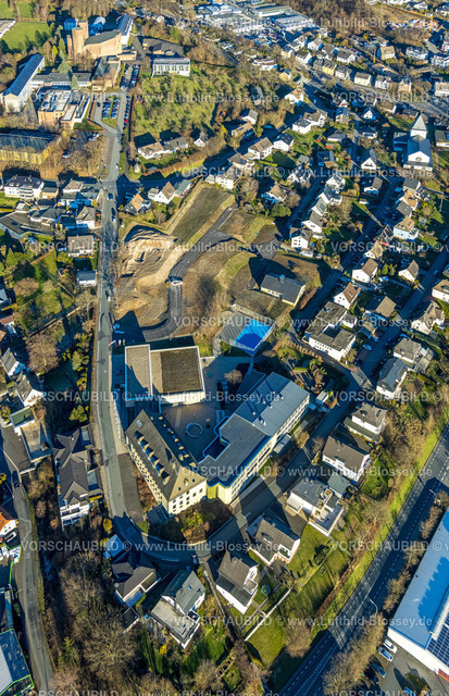 Meschede230206034 | Luftbild, Baustelle An Klocken Kapelle und St. Walburga-Realschule, Bahnhof Meschede, Meschede-Stadt, Meschede, Sauerland, Nordrhein-Westfalen, Deutschland