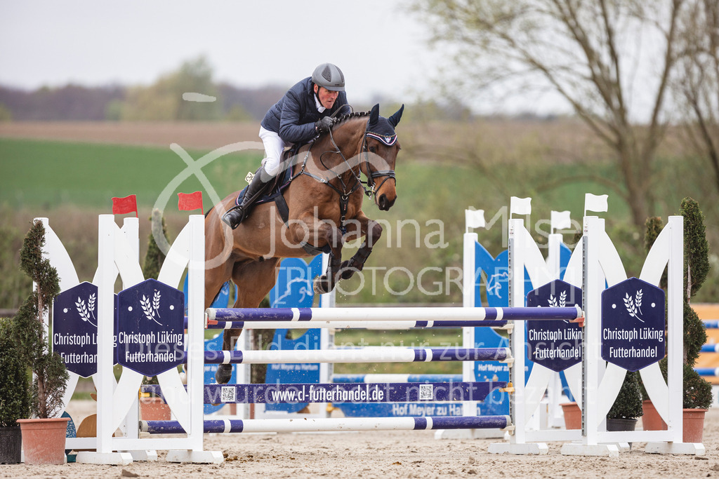 250417_Springpferde-L2-343 | Deine schönsten Turniermomente als professionelle Fotos! Entdecke hochwertige Pferdesport-Fotografie im Online-Shop. Jetzt Fotos finden & bestellen!