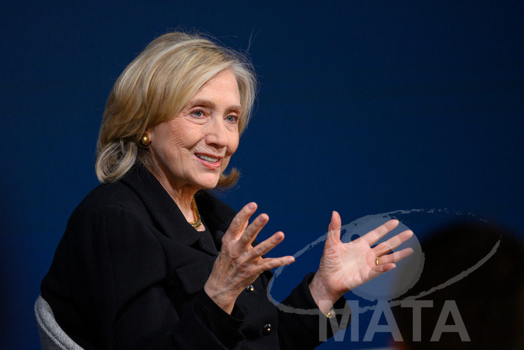 _DWI3165 | Die US-Politikerin Hillary Clinton auf der Veranstaltung Bridging Scholarship and Statecraft im Rahmen der Münchner Sicherheitskonferenz 2026. München, 13.02.2026 Bayern Deutschland  - Realisiert mit Pictrs.com