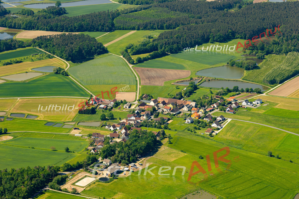 schwarzenbach-hoechstadt-an-der-aisch-luftaufnahme-183-jahr-2024 | Das Luftbild zeigt : Schwarzenbach Höchstadt an der Aisch - Die Luftaufnahme wurde 2024 vom UL-Flugzeug aus erstellt ( keine Drohne ) - Hochauflösende Luftaufnahme - Für grossformatige Ausdrucke geeignet. Die Geschenkidee !Mit Lizenz und Bildrechte bestellbar