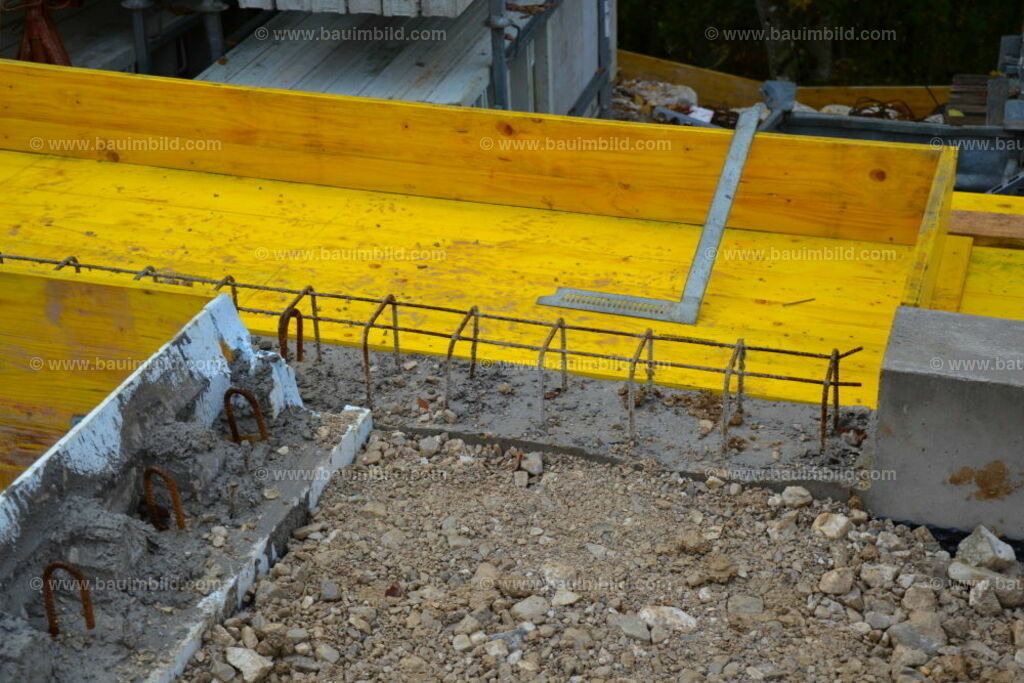 bib-lg04-betonarbeiten-0303 | Nach LV-Leistungsgruppen sortierte Detailfotos über den Bau eines Hauses. Alle Hausbau-Bilder direkt vom Urheber und Autor der Website Haus-Selber-Bauen.com