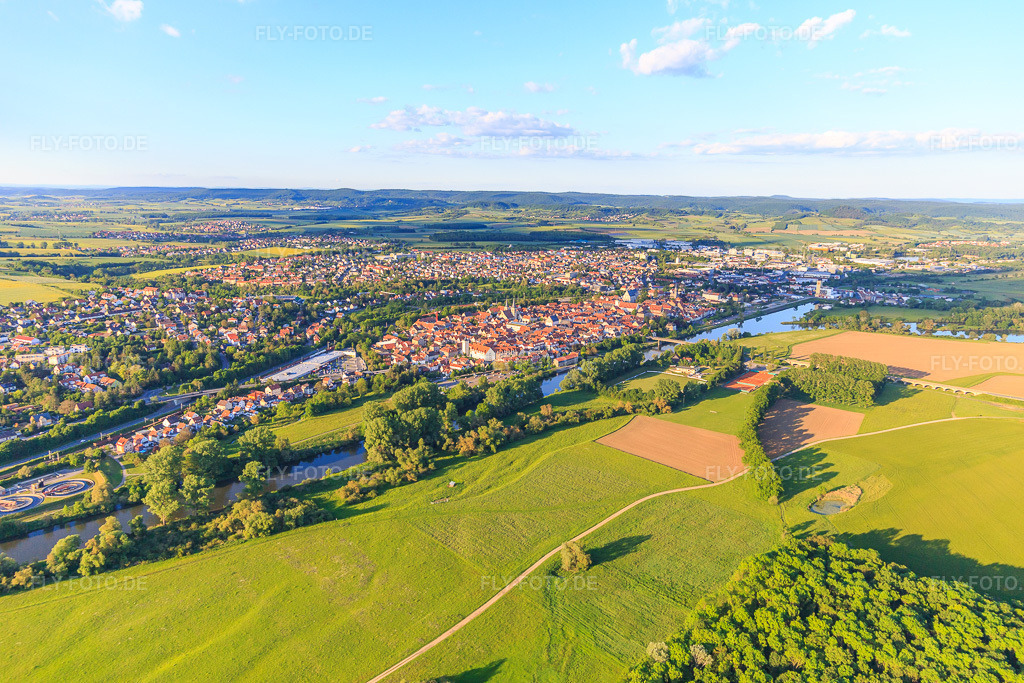 Luftbild: Stadtansicht der Altstadt jenseits des Main aus Westen in Haßfurt im Bundesland Bayern in Deutschland. Foto: IMG_100080.jpg vom 26.05.2017 durch Werner Riehm/FLY-FOTO.de