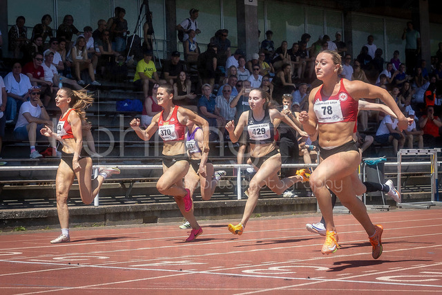 B&amp;S Kurpfalz Gala; Weinheim, 23.05.2026 | WEINHEIM, GERMANY - MAY 24: Kira Roscher (GER/LG Rhein-Wied), Chantal Schramm (GER/TSV Amicitia Viernheim 1906/09) and Emely Rothfuchs (GER/Eintracht Frankfurt e.V.) over 100m during the B&amp;S Kurpfalz Gala am 23.05.2026 at the  Sepp-Herberger-Stadium in Weinheim (Baden-Wuerttemberg / Germany).