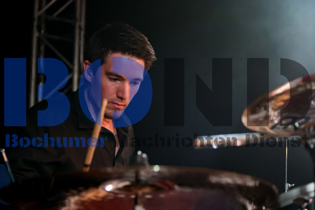 Zeltfestival Ruhr 2024 - Get Back / Beatles Tribute  {date} -  | {headline}(Foto: Sebastian Sendlak / BOND) - Realisiert mit Pictrs.com