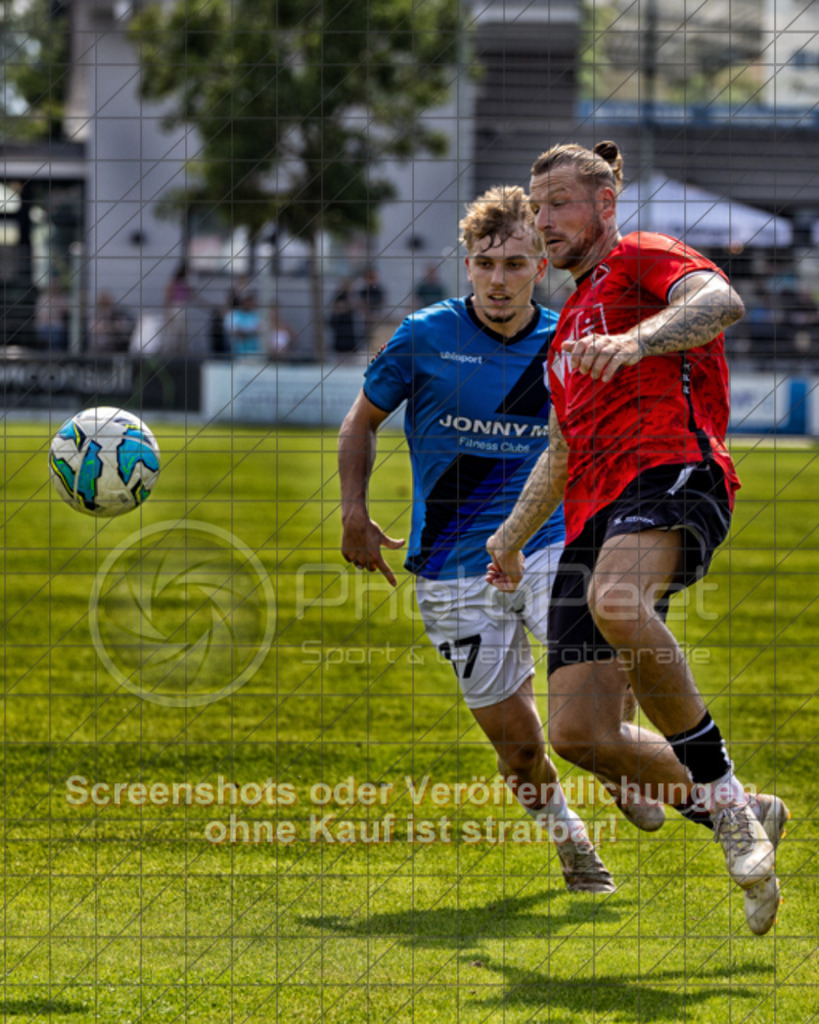 20250816_144643_0466-Bearbeitet-2 | #,1.Göppinger SV (rot) vs. FSV 08 Bietigheim-Bissingen (blau), Fußball, Oberliga BW, wfv, 03. Spieltag, Saison 2025/2026, Rasensportplatz Stadion SV Göppingen, Hohenstaufenstr. 116, 73033 Göppingen, 16.08.2025 - 14:00 Uhr,Foto: PhotoPeet-Sportfotografie/Peter Harich
