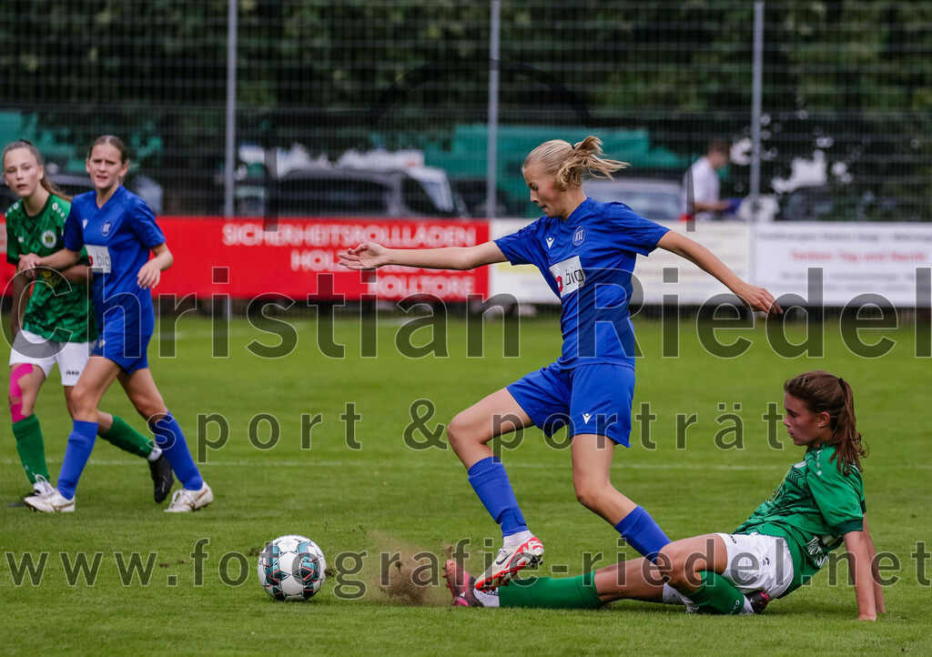 2023-10-07_075_FC_Forstern_gegen_Karlsruher_SC | Forstern, Deutschland, 07.10.2023:
Fußball, B-Juniorinnen-Bundesliga Süd 2023 / 2024, 4. Spieltag, FC Forstern gegen Karlsruher SC, Endergebnis: 1:1

Franka Orlovius (Karlsruher SC, #5), Olivia Trauttmansdorff (FC Forstern, #10)

Foto: Christian Riedel / fotografie-riedel.net
