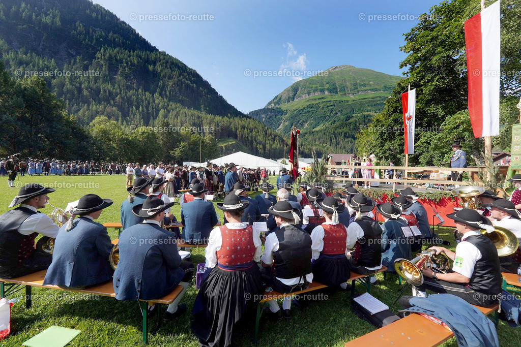 b-news-2023-Juli23-Regimentsschuetzenfest-EHRUNGEN-ww-DSC02176 | Info aus dem Bezirk Reutte/Ausserfern Tirol sowie eine umfangreiche Bilddatenbank über die gesamte Region: Lechtal, Talkessel Reutte, Tannheimertal, Zwischentoren. Lech, Plansee, Zugspitze, Grenztunnel, B179, Fernpassstraße, Verkehr, Lawinen, Tradition, - Realisiert mit Pictrs.com