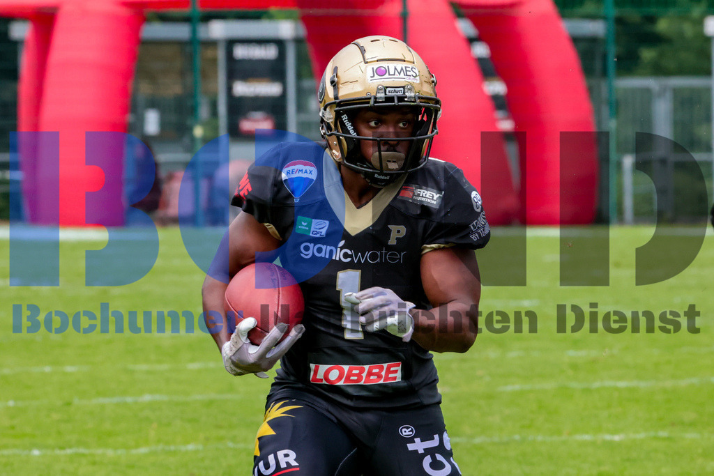 GFL: Paderborn Dolphins vs. New Yorker Lions{date} -  | {headline}(Foto: Sebastian Sendlak / BOND) - Realisiert mit Pictrs.com