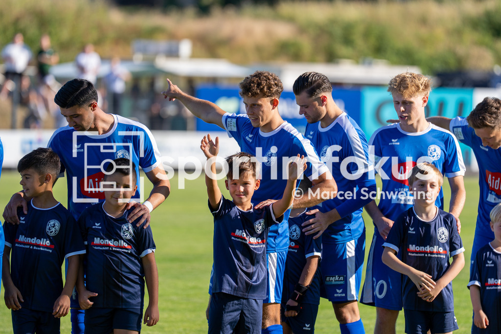 SSVg Velbert 02 – Borussia Mönchengladbach | Einlaufen Testspiel zwischen der SSVg Velbert 02 und Borussia Mönchengladbach in Velbert, 12.08.2026. Endstand: 0:8. sportimfokus / Marcel Schwering - Realisiert mit Pictrs.com