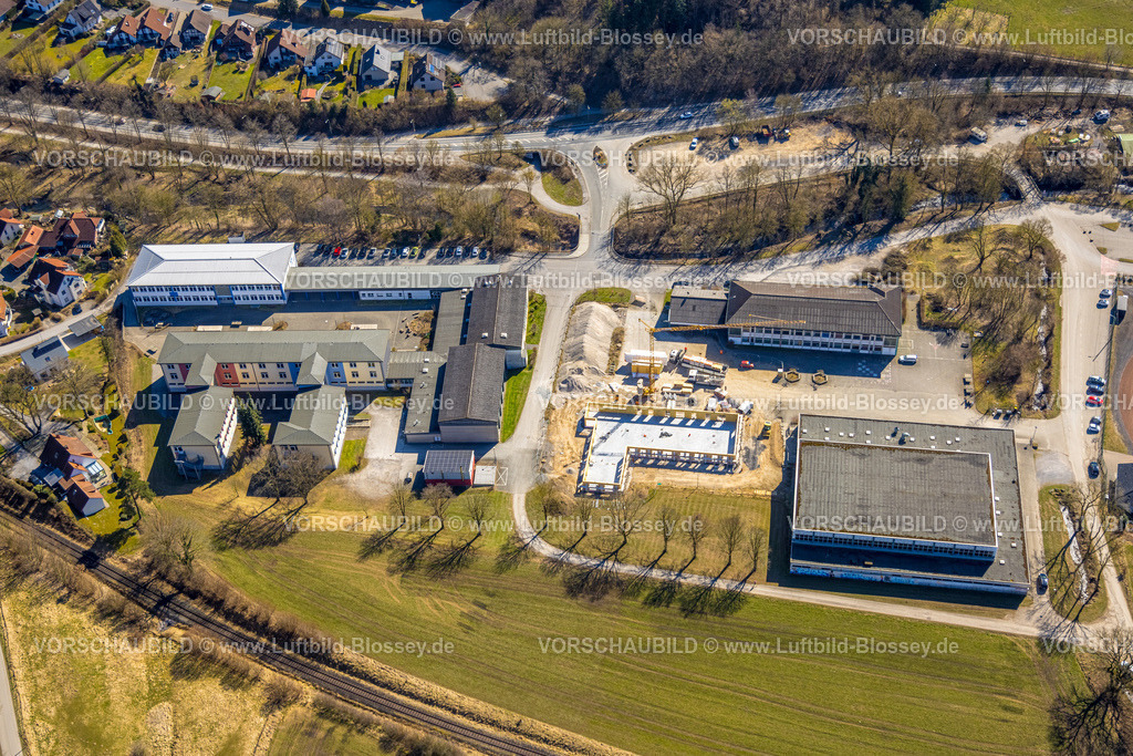 Balve250304137 | Luftbild, Städt. Realschule und Sporthalle Am Krumpaul mit Baustelle Vereinsheim, Balve, Sauerland, Nordrhein-Westfalen, Deutschland