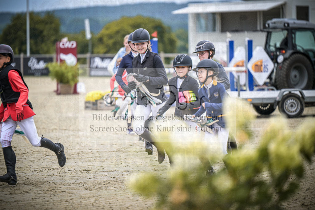 DOS_0127 | Entdecke hochwertige Reitturnierfotos von Foto Oger. Professionell, emotional und authentisch – jetzt Lieblingsmomente im Shop bestellen.Deutschlandweite Turnierfotografie. - Realisiert mit Pictrs.com
