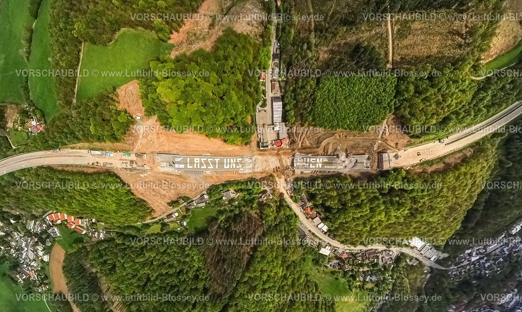 Luedenscheid230501480bRahmedebruecke-2 | Luftbild, gesprengte Autobahnbrücke Rahmede bei Lüdenscheid, Aufräumarbeiten und Schadensermittlung, Lüdenscheid, Sauerland, Nordrhein-Westfalen, Deutschland