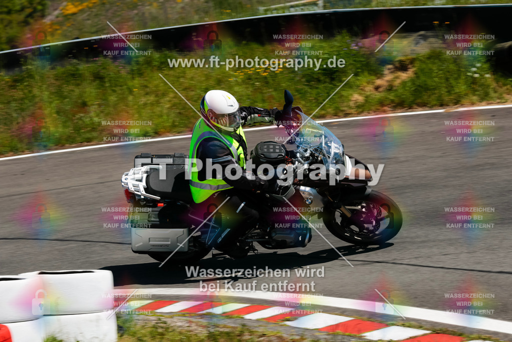 Moto-TeamOBK-22090 | Hier findet Ihr Bilder von Touristenfahrten auf der Nürburgring Nordschleife oder von anderen Veranstaltungen die ich besucht habe. Viel Spass beim Durch Schauen 