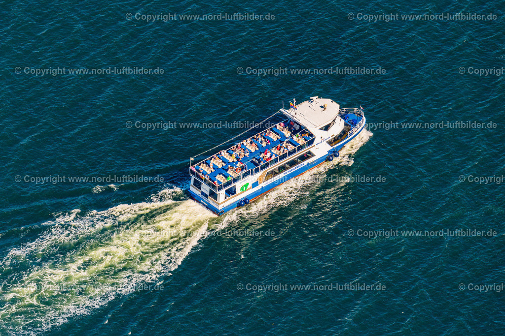 Wismar_Ms_Mecklenburg_Adler_Schiffe_ELS_5929100822 | HANSESTADT WISMAR 10.08.2022 Passagier- und Fahrgastschiff der Reederei Alder Schiffe " MS Mecklenburg " in der Hansestadt Wismar im Bundesland Mecklenburg-Vorpommern, Deutschland. // Passenger ship of the shipping company Alder Schiffs "MS Mecklenburg" in the Hanseatic city of Wismar in the state Mecklenburg-West Pomerania, Germany. Foto: Martin Elsen