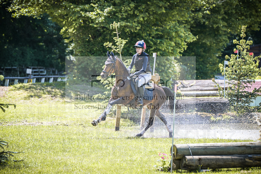 DOS_2636 | Entdecke hochwertige Reitturnierfotos von Foto Oger. Professionell, emotional und authentisch – jetzt Lieblingsmomente im Shop bestellen.Deutschlandweite Turnierfotografie. - Realisiert mit Pictrs.com