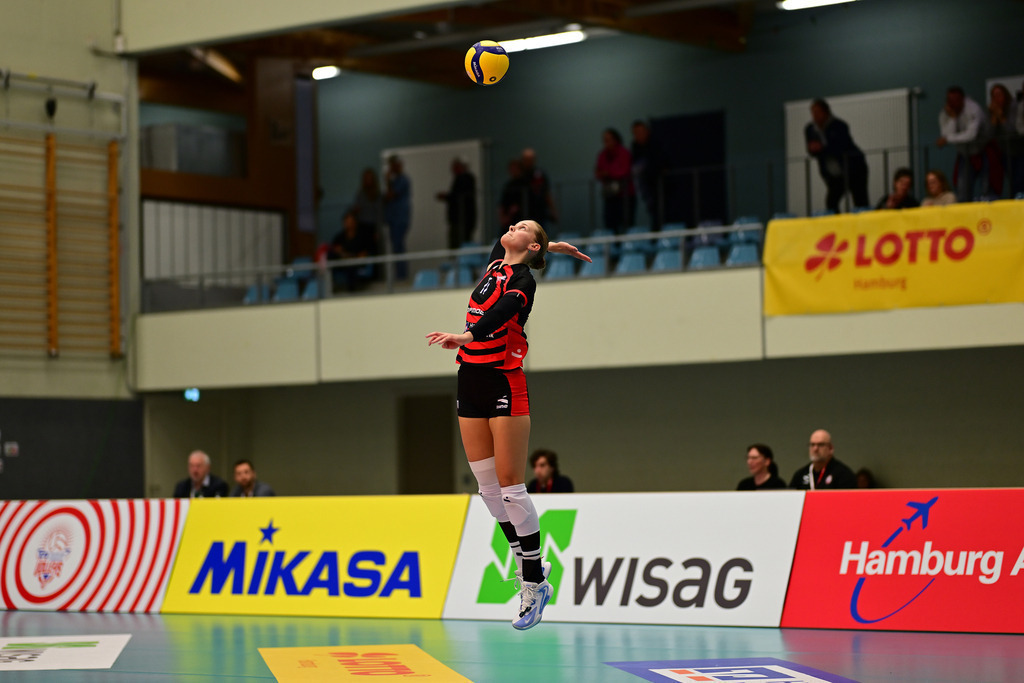 Volleyball I Frauen I Saison 2025-2026 I Bundesliga I 1. Spieltag I ETV Hamburger Volksbank Volleys - Allianz MTV Stuttgart | Svea Frobel (11, ETV Hamburger Volksbank Volleys) - Realisiert mit Pictrs.com