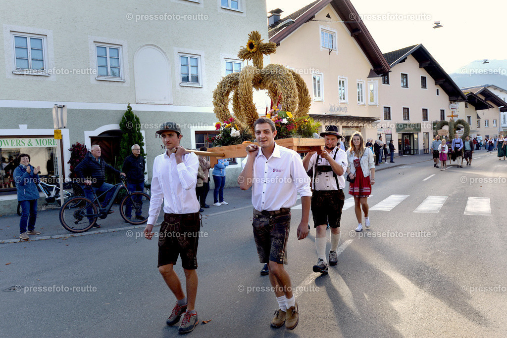 news-2022-Okt16-LJ_Erntedank_-LECHASCHAU-WTV_4806 | Info aus dem Bezirk Reutte/Ausserfern Tirol sowie eine umfangreiche Bilddatenbank über die gesamte Region: Lechtal, Talkessel Reutte, Tannheimertal, Zwischentoren. Lech, Plansee, Zugspitze, Grenztunnel, B179, Fernpassstraße, Verkehr, Lawinen, Tradition, - Realisiert mit Pictrs.com