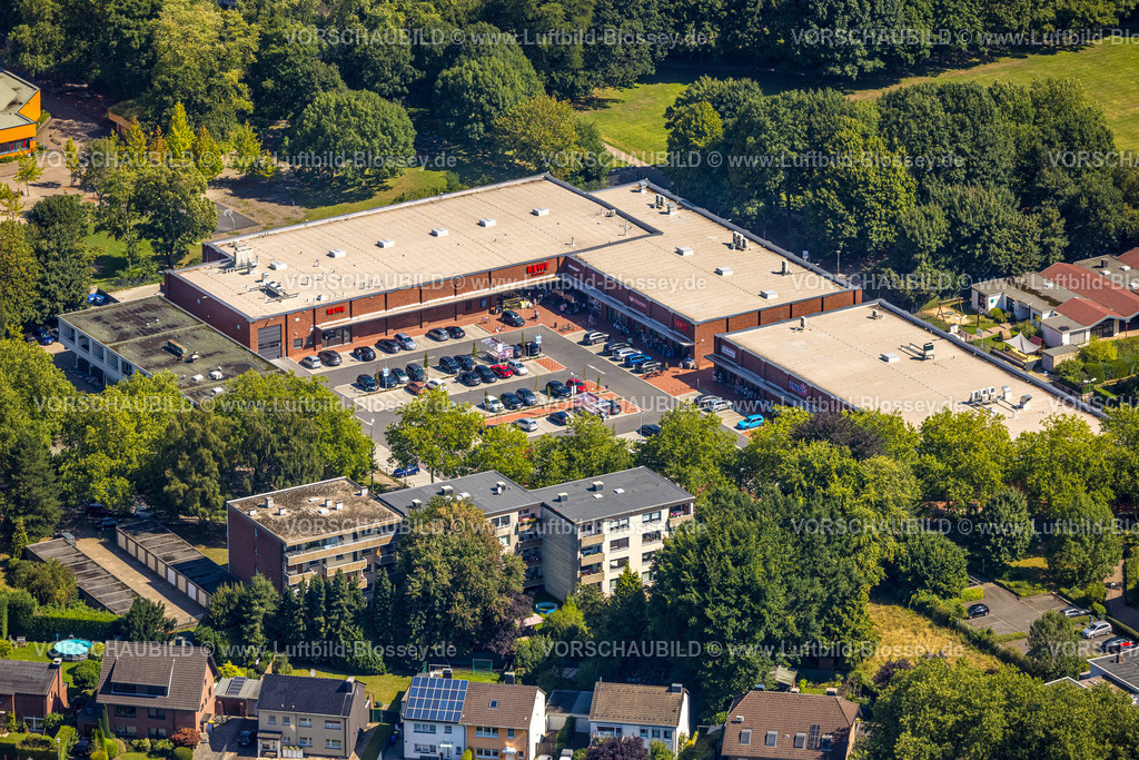 Gladbeck250800679 | Luftbild, Neubau Einkaufszentrum mit Rewe, Rossmann und Kodi Supermarkt, Parkplatz Schwechater Straße, Rentfort, Gladbeck, Ruhrgebiet, Nordrhein-Westfalen, Deutschland