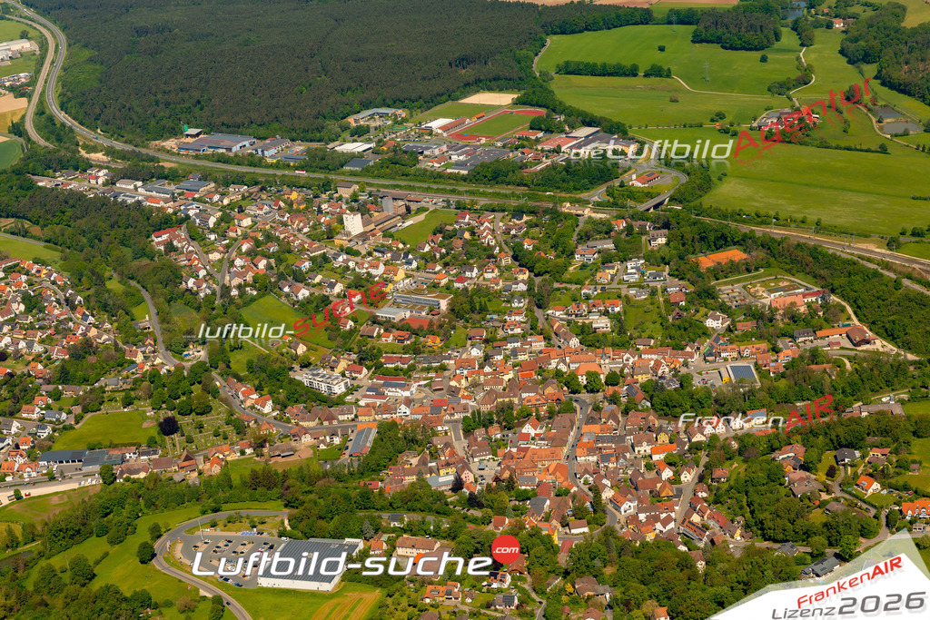 Das Luftbild zeigt :  Emskirchen - Die Luftaufnahme wurde 2024 vom UL-Flugzeug aus erstellt ( keine Drohne ) - Hochauflösende Luftaufnahme - Für grossformatige Ausdrucke geeignet. Die Geschenkidee !Mit Lizenz und Bildrechte bestellbar