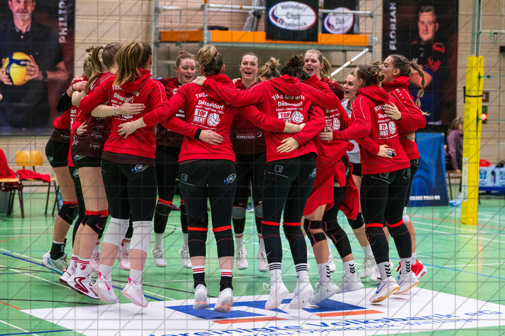 2. VBLF Nord 25/26 | Spiel 4065 | VC Osnabrück vs. TUSA City Girls Düsseldorf | Am Ende, nach 5 Sätzen jubelt TUSA City Girls Düsseldorf. //  10.01.26: 2. VBLF Nord 25/26 | Spiel 4065 | VC Osnabrück vs. TUSA City Girls Düsseldorf / Osnabrück / Deutschland  //   CREDIT:www.bullenfotos.de, Martin König, Hörner Weg 40, D-49078 Osnabrück, +4917663732967 // Nutzung und Weitergabe nur zu den vereinbarten Zwecken. Presseanfragen an Ersteller. Alle Rechte beim Ersteller. Honorierung nach MFM. - Realisiert mit Pictrs.com