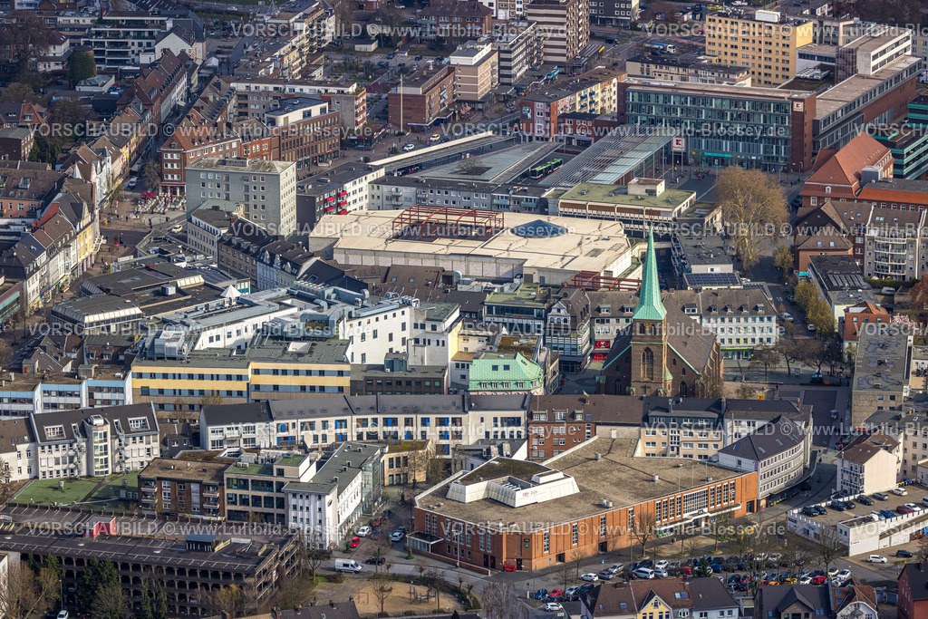 Bottrop260306386 | Luftbild, City und ehemaliges Hansa-Zentrum, leerstehendes Einkaufszentrum am Berliner Platz mit Baustelle, hinten ZOB Berliner Platz und Kaufland Supermarkt, vorne die kath. Kirche St. Cyriakus und C&amp;A Bekleidungsgeschäft, Altstadt, Bottrop, Ruhrgebiet, Nordrhein-Westfalen, Deutschland