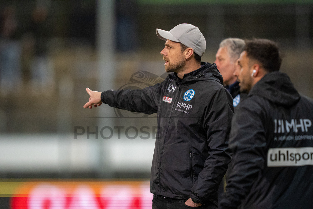 SV Stuttgarter Kickers vs. SGV Freiberg, Fussball, WFV-Pokal, Viertelfinale, 17.03.2026 | Marco Wildersinn (Trainer SV Stuttgarter Kickers) gibt Anweisungen,SV Stuttgarter Kickers vs. SGV Freiberg, Fussball, WFV-Pokal, Viertelfinale, 17.03.2026Foto: photosbyphips/Philip Ziegler