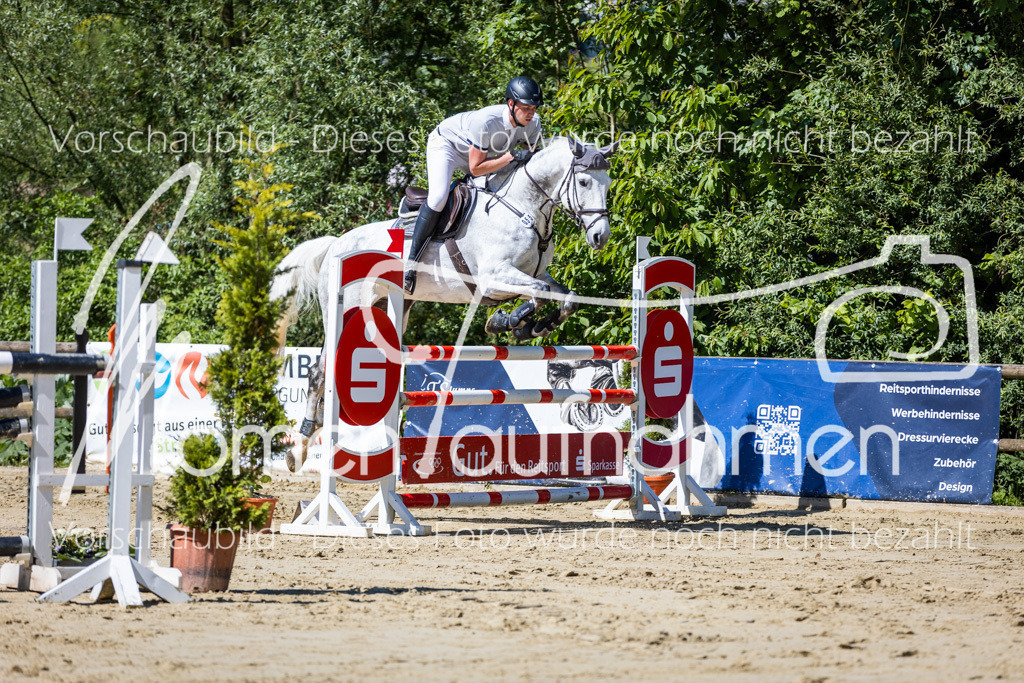 Donop24-M-Spr-031 | MomenTaufnahmen Pferdesportfotos