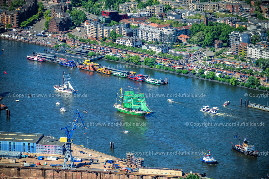 Hamburg_Altona_Alexander_von_Humbold_Segler_Hafengeburtstag_ELS_6703090525 | HAMBURG 09.05.2025 Einlaufparade Hamburger Hafengeburtstag in Hamburg, Deutschland. // Parade Harbor Birthday in Hamburg Germany. Foto: Martin Elsen