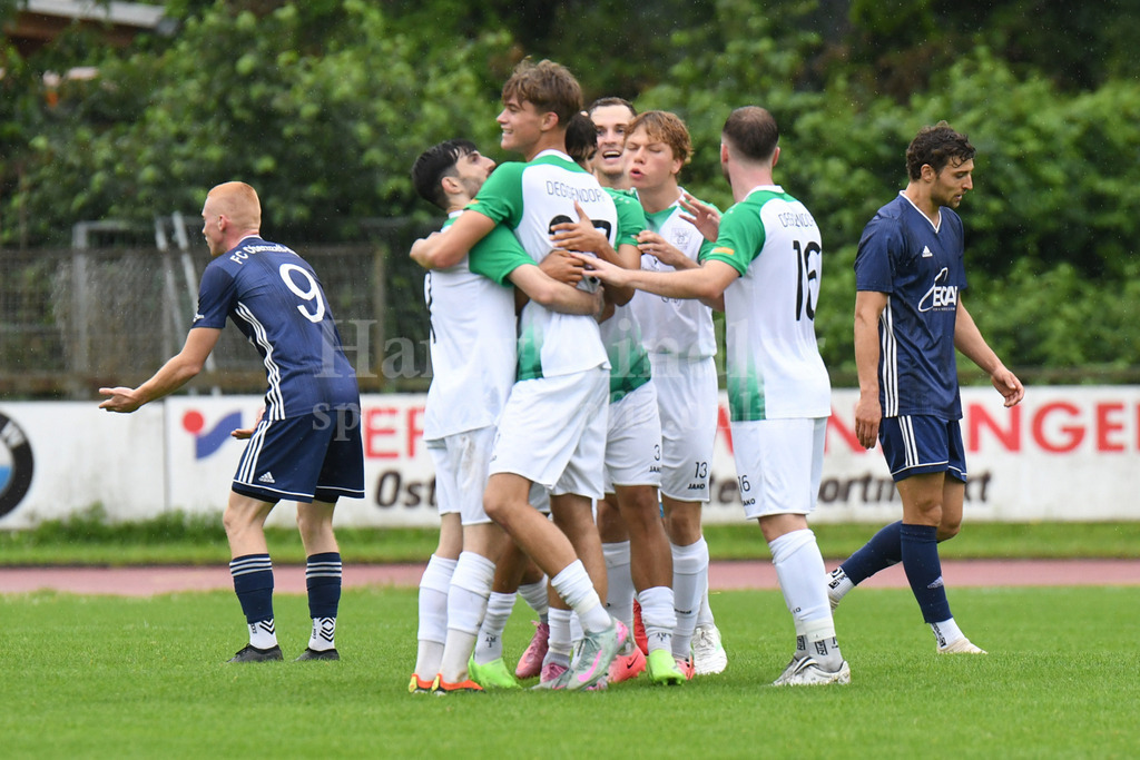 SpVgg GW Deggendorf : FC Obernzell-Erlau | Felix Rem (SpVgg GW Deggendorf #27) Torjubel nach dem 1:0 Führungstreffer - Realisiert mit Pictrs.com