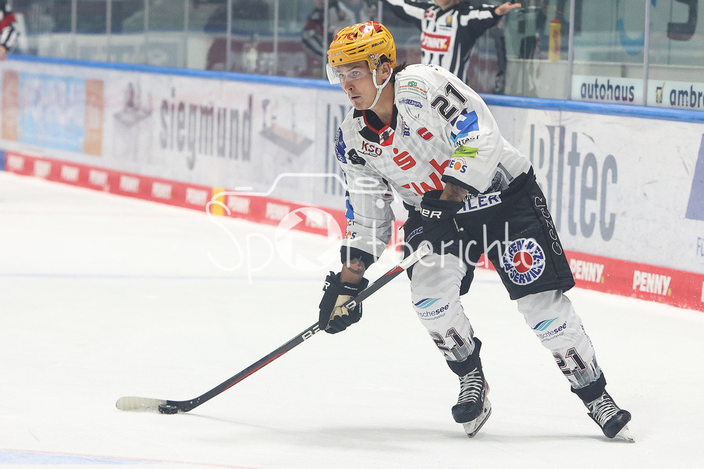 Augsburger Panther - Fischtown Pinguins Bremerhaven | Jacob VIRTANEN (BHV #21) bei einem Schuss auf das Tor / Torschuss