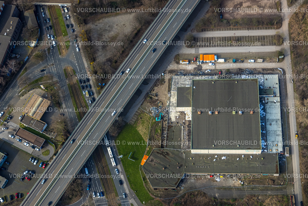 Duisburg240304562 | Luftbild, geschlossene und für Abriss vorgesehene Rhein-Ruhr-Halle,, an der BAB Autobahn A59, Obermarxloh, Duisburg, Ruhrgebiet, Nordrhein-Westfalen, Deutschland, Duisburg-N