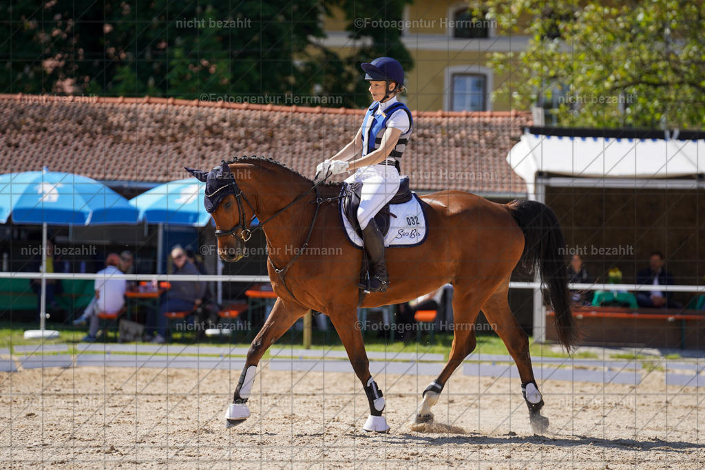20240518-FAH03111 | rbilder, Turnierfotografen ayern, Fotoagentur Herrmann, Geländeturnier, Springbilder, Dressurbilder, Jungpferdefotograf