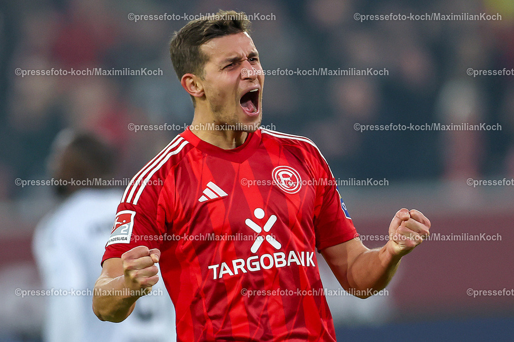 Due0911240109602179 | 09.11.2024, Fußball, Fortuna Düsseldorf - SC Paderborn 07, 2. Bundesliga, Merkur Spiel-Arena, Saison 2024 2025: Tim Oberdorf (Fortuna Düsseldorf #15) jubelnd nach dem Ausgleich zum 1:1 DFB regulations prohibit any use of photographs as image sequences and or quasi-video.