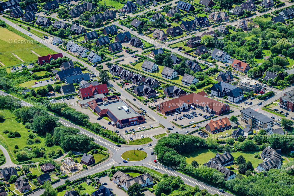 Sylt_Wennigstedt_Feinkost_Meyer_ELS_4971130625 | WENNINGSTEDT-BRADERUP (SYLT) 13.06.2025 Einzelhandel Feinkost Meyer in Wenningstedt-Braderup (Sylt) im Bundesland Schleswig-Holstein, Deutschland. // Retail Feinkost Meyer in Wenningstedt-Braderup (Sylt) in the federal state of Schleswig-Holstein, Germany. Foto: Martin Elsen